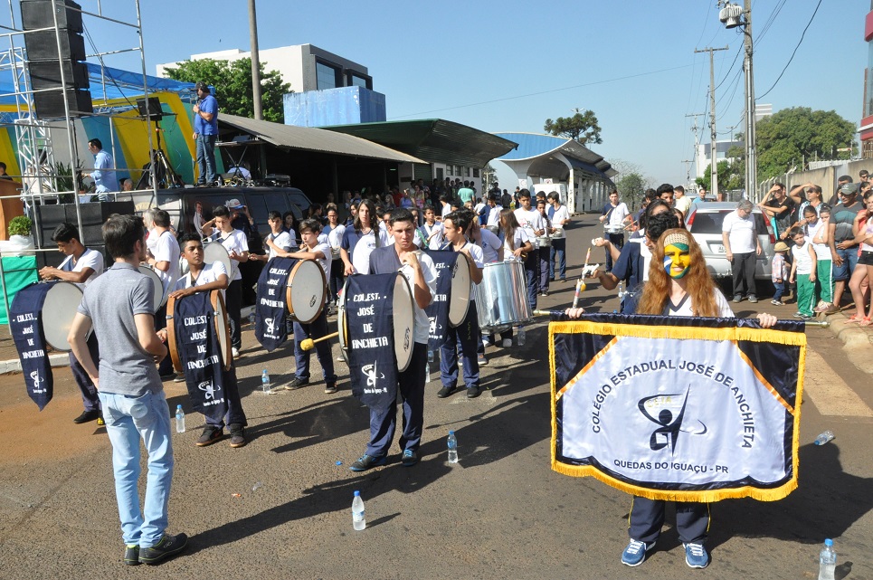 Desfile 1 - Jornal Expoente Do Iguaçu