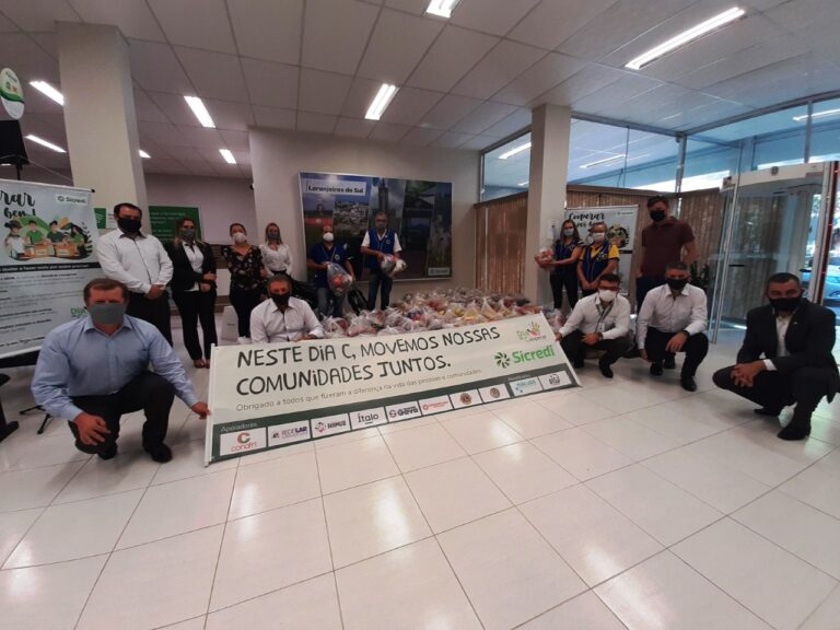 Sicredi repassa mais de 2 toneladas de alimentos arrecadados na campanha do Dia C para o Lions Clube de Laranjeiras do Sul