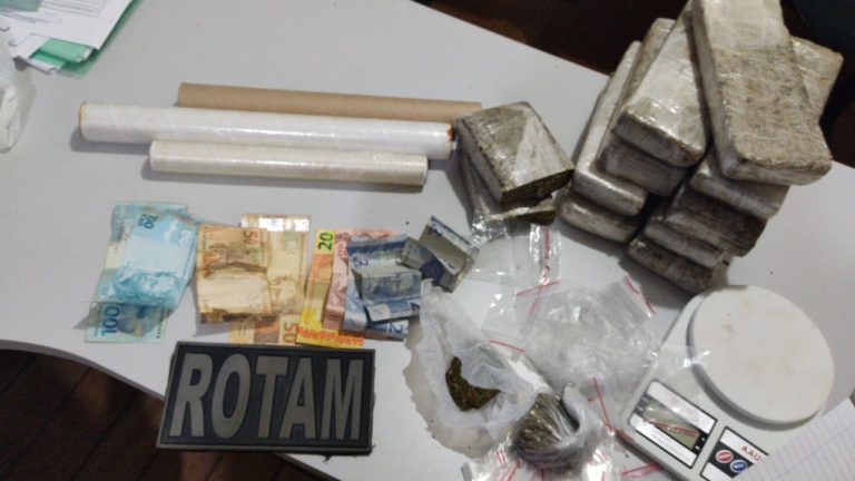 Suspeitos de tráfico de drogas são presos com quase 6 quilos de maconha