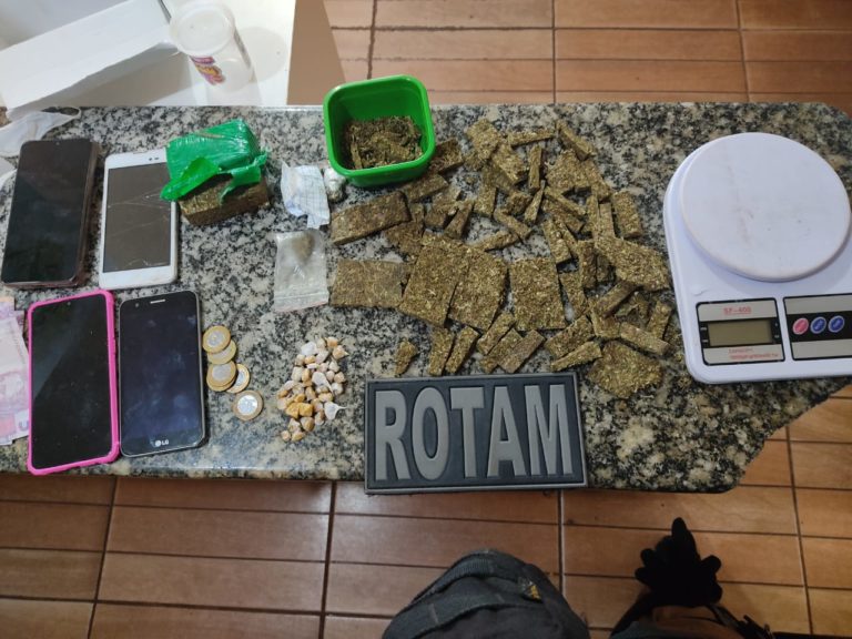 ROTAM prende mulher suspeita de tráfico de drogas e furto de energia