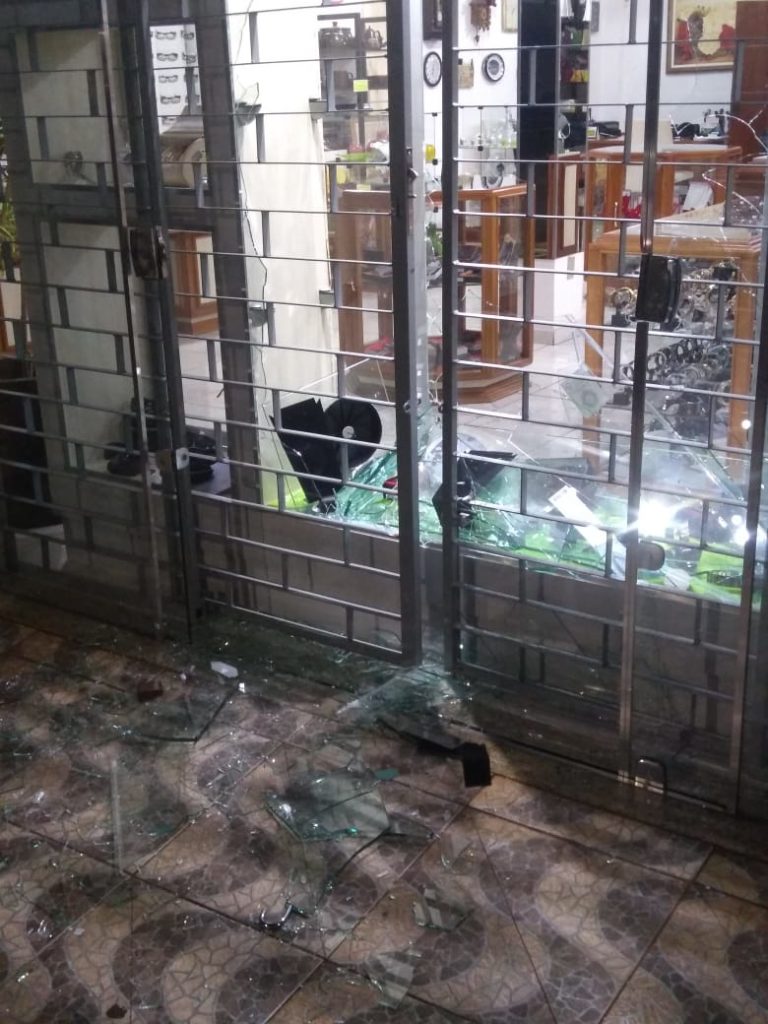 Polícia recupera parte das joias levadas por ladrões em relojoaria de Quedas do Iguaçu