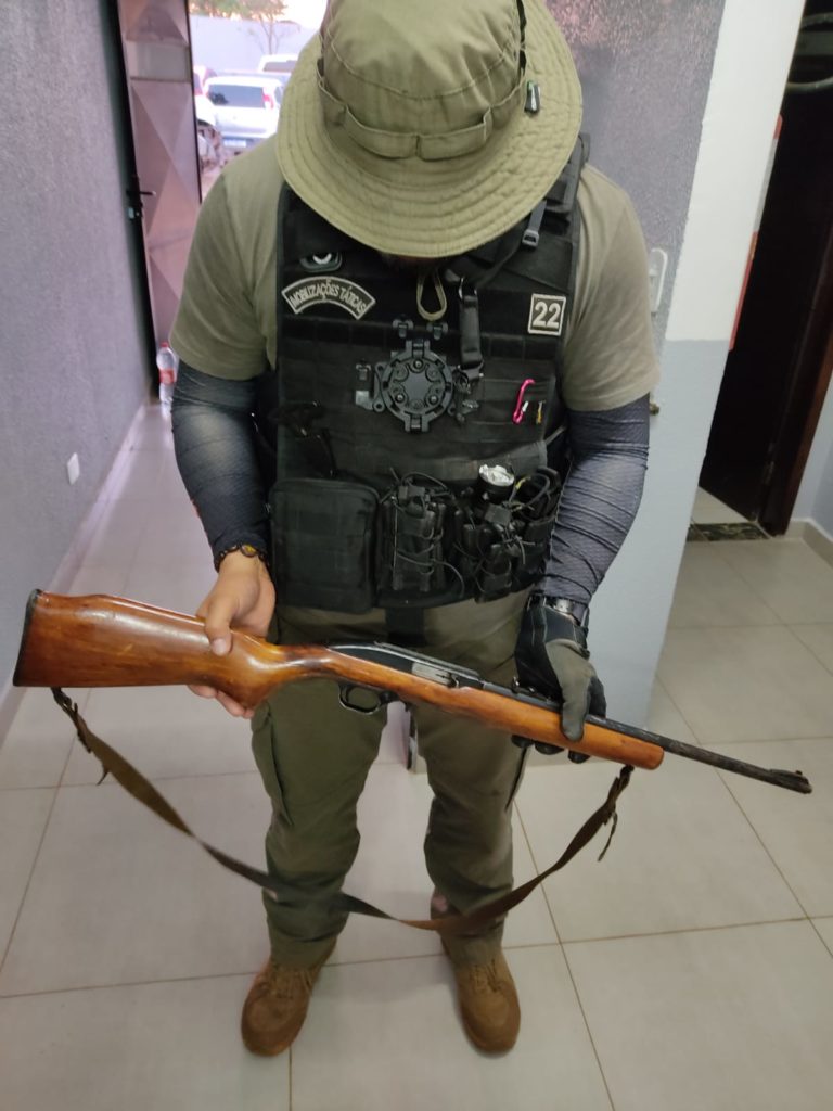 Polícia apreende arma e munição de grupo por extorquir produtores rurais