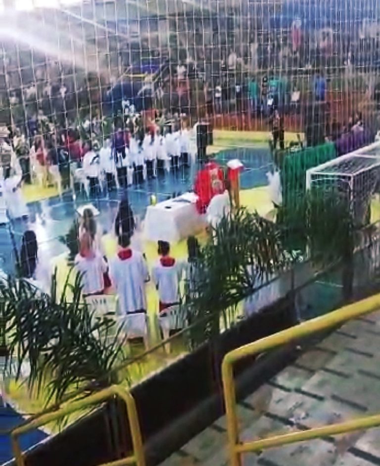 Ginásio Tarumã recebe grande público para Missa do Domingo de Ramos