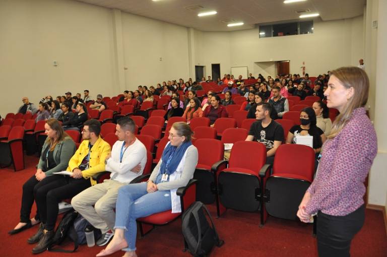Cursos Técnicos em Qualidade e Vestuário faz investimento recorde de qualificação profissional em Quedas do Iguaçu
