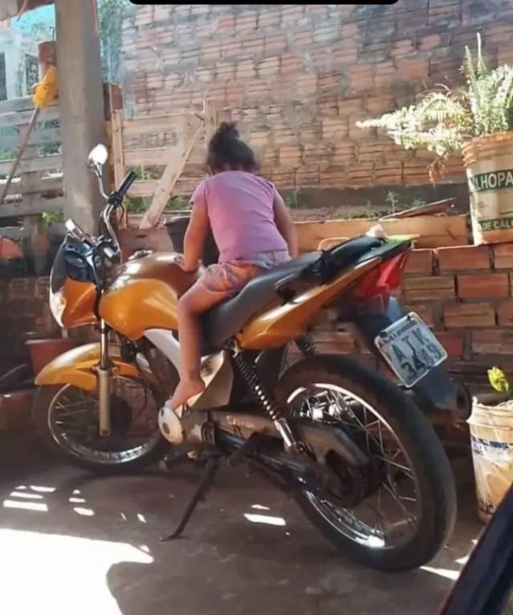 Mulher é abordada por dois homens encapuzados que furtam seu veículo no interior pioneiro de Quedas do Iguaçu