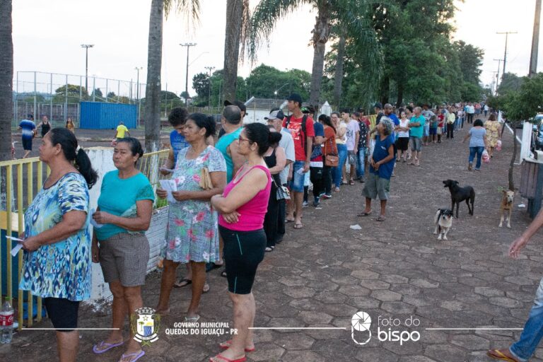 Prefeitura de Quedas do Iguaçu distribuiu a população cestas com carne para Ceia de Natal