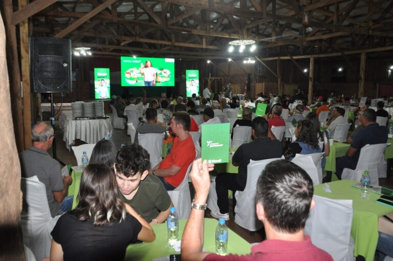Associados da Sicredi Grandes Lagos de Quedas do Iguaçu participam da Assembleia anual de prestação de contas